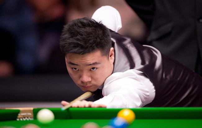 土球员的发 土球员的发