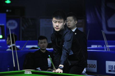 持她的球迷 持她的球迷